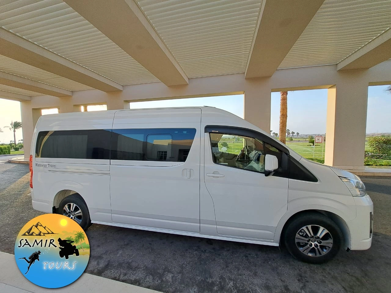 Toyota HiAce Baujahr 2024 Privater Hurghada Flughafentransfer