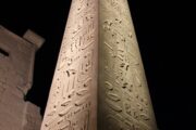 Luxor Tempel und steht eine Obilsk