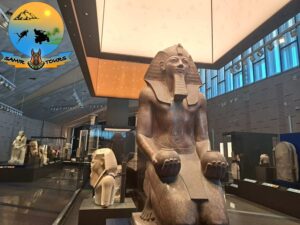 Hatschapsut Sitzende Statue im GEM